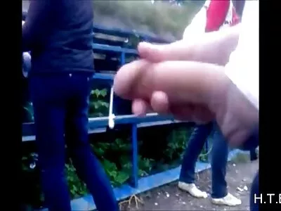 Хлопець з боротьби зі шкідниками знищив вулик півня Лезлі порноукраїнське