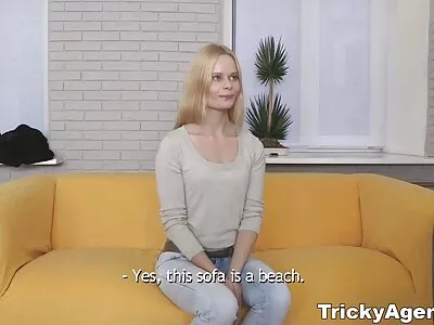 Спекотна милфа-блондинка в український секс гарячому міжрасовому сексі